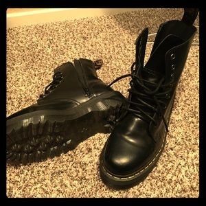 Women’s size 9 Dr. Martens Jason boot